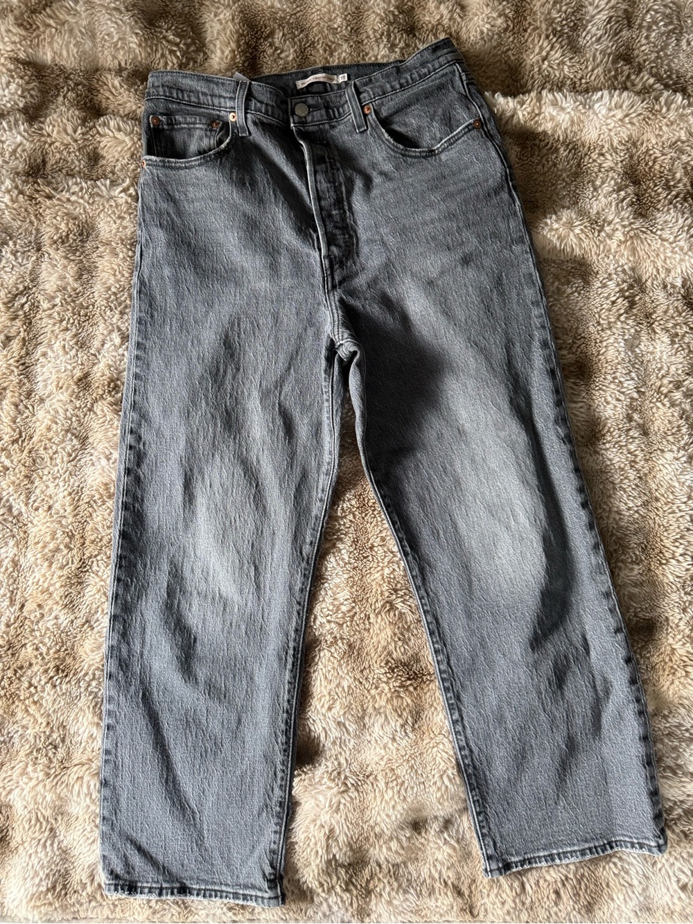 Levi's Women's high waisted cropped Charcoal Gray